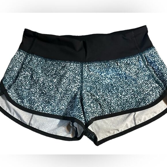 Lululemon size 4 blue/black Athletica speed short. Pre loved in great condition - Picture 1 of 9
